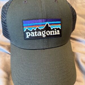 Patagonia P-6 Logo LoPro Trucker Hat, Forge Grey. Adjustable
